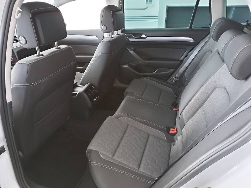 Volkswagen Passat Variant (2023) 2.0 TDI (110kW/150k) DSG, Busi - fotka 8 z 29