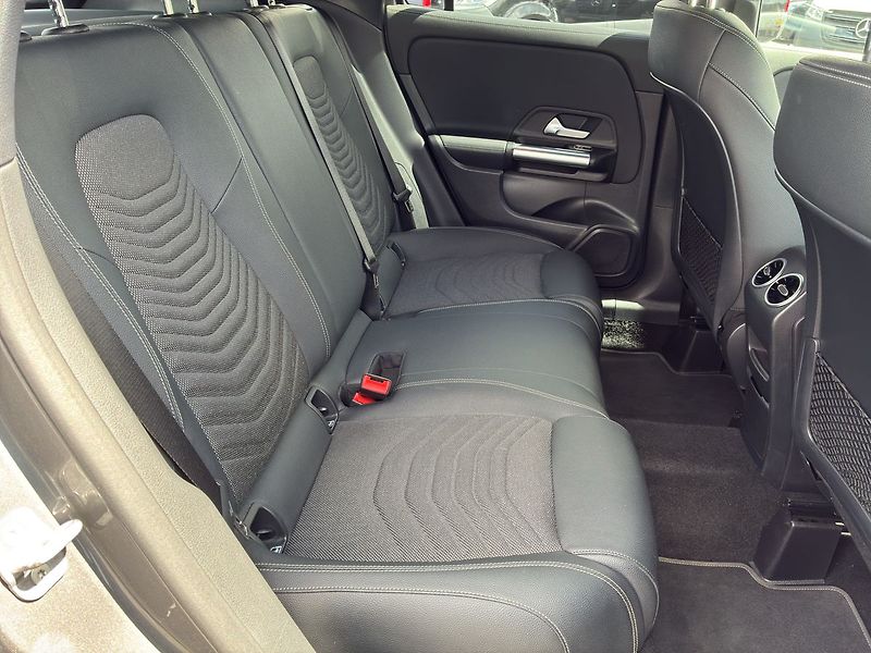 Mercedes-Benz GLA 200 d - fotka 11 z 28