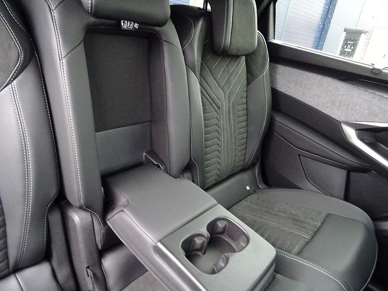 Peugeot 5008 (2024) e-GT 157 kW/210k (Bat. 73kWh) - fotka 45 z 60