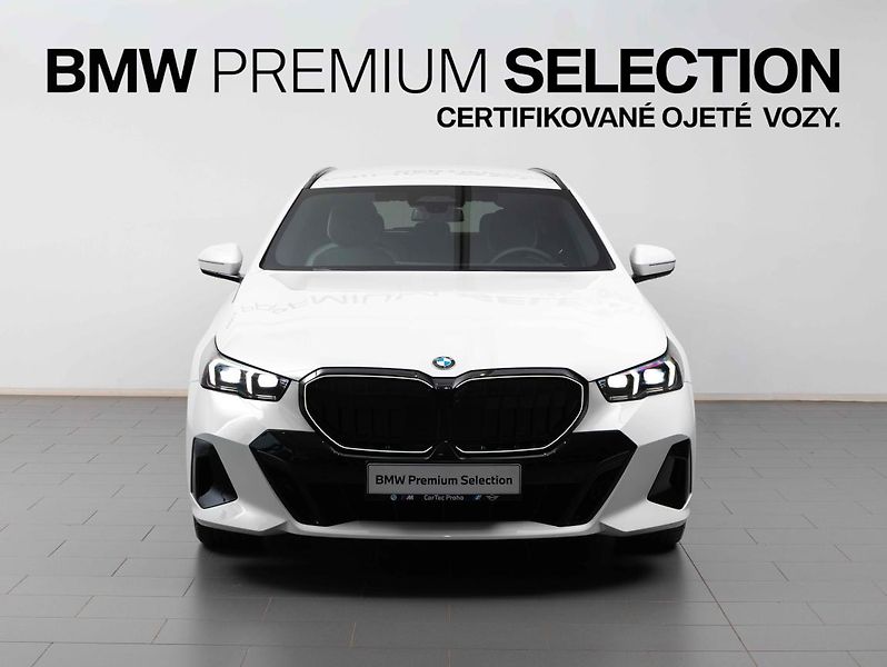 BMW Řada 5 540d xDrive Touring - fotka 2 z 22