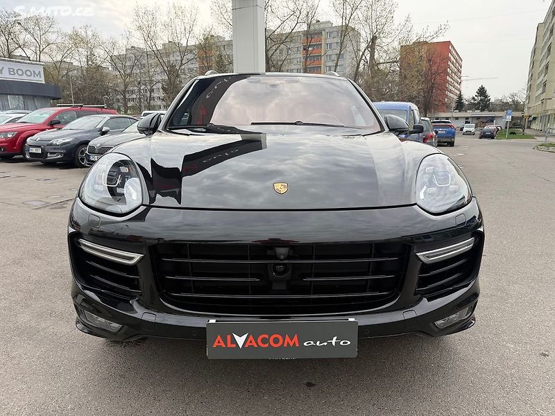 Porsche Cayenne Turbo S - fotka 3 z 44