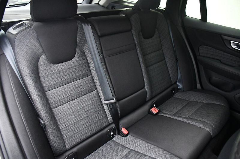 Volvo V60 2.0B4 LED NAV TAŽNÉ - fotka 25 z 49