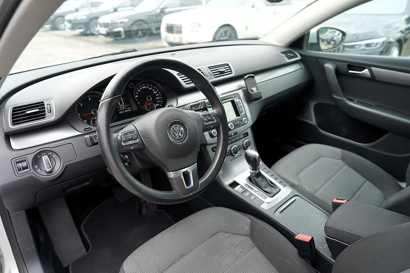 Volkswagen Passat 2.0 TDI DSG 140PS/navigace - fotka 17 z 32