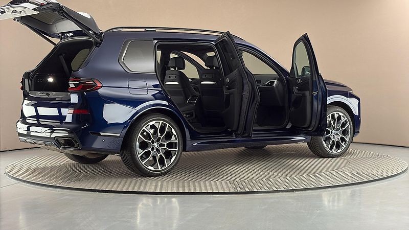BMW X7 40i AUT xDrive M-paket - fotka 6 z 37