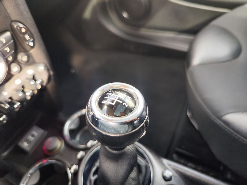 Mini Cooper 1.6/90kW PANO,NAVI - fotka 19 z 26