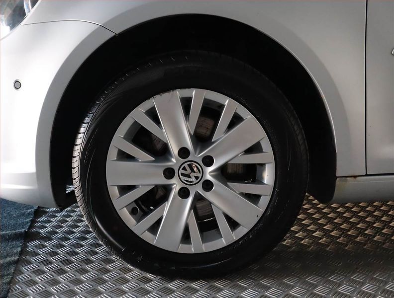 Volkswagen Touran (2013) 2.0 TDI, Navi, Tempomat - fotka 15 z 21