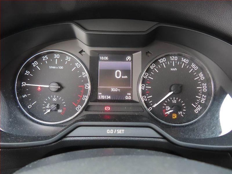 Škoda Octavia (2015) Style 1.6 TDI, Serv.kniha - fotka 11 z 20