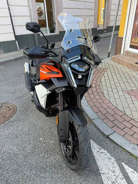 KTM (2026) 1390 Super Adventure S EVO ORA - fotka 3 z 4
