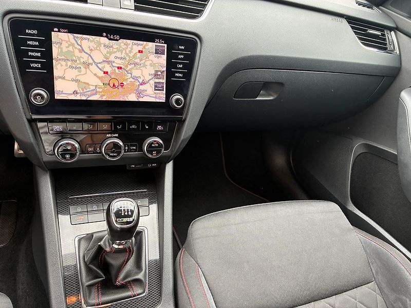Škoda Octavia 2.0 TDI 135 kW RS ČR - fotka 26 z 30
