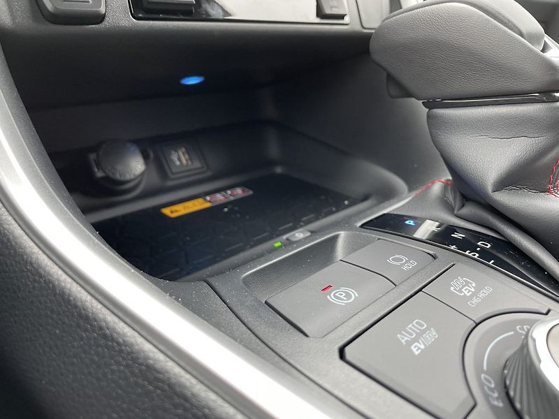 Toyota RAV4 2.5 Plug-in Hybrid ODBĚR 10/26 - fotka 29 z 34
