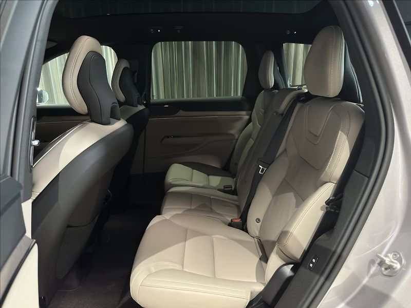 Volvo EX90 0,0 Twin Motor Eletric  Plus - fotka 16 z 42