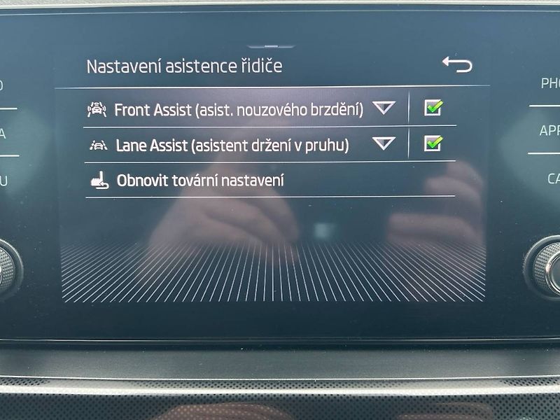 Škoda Scala (2021) 1.0 TSI Style - fotka 28 z 28