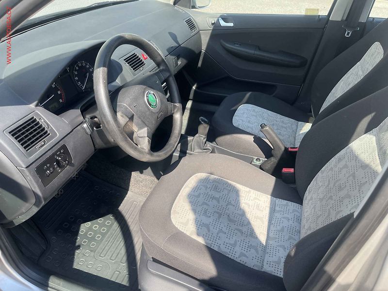 Škoda Fabia (2004) 1.2i, ČR, AC, TZ, výhřev sed - fotka 9 z 13