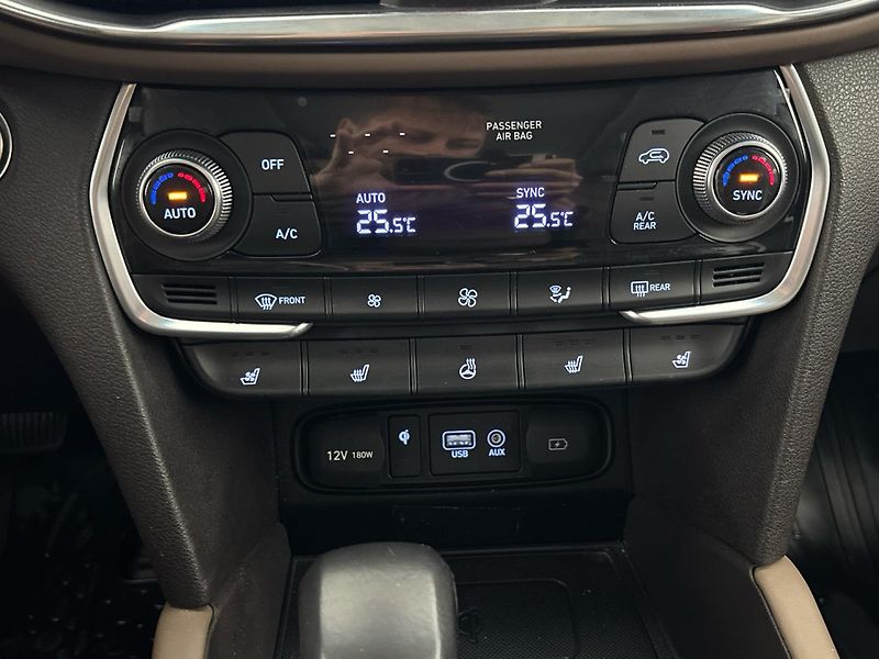 Hyundai Santa Fe Premium Luxury 4x4 AT - fotka 20 z 33