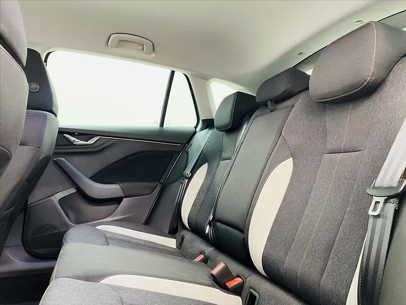 Škoda Scala 1,0 TSI 85kW Top Selection - fotka 6 z 23