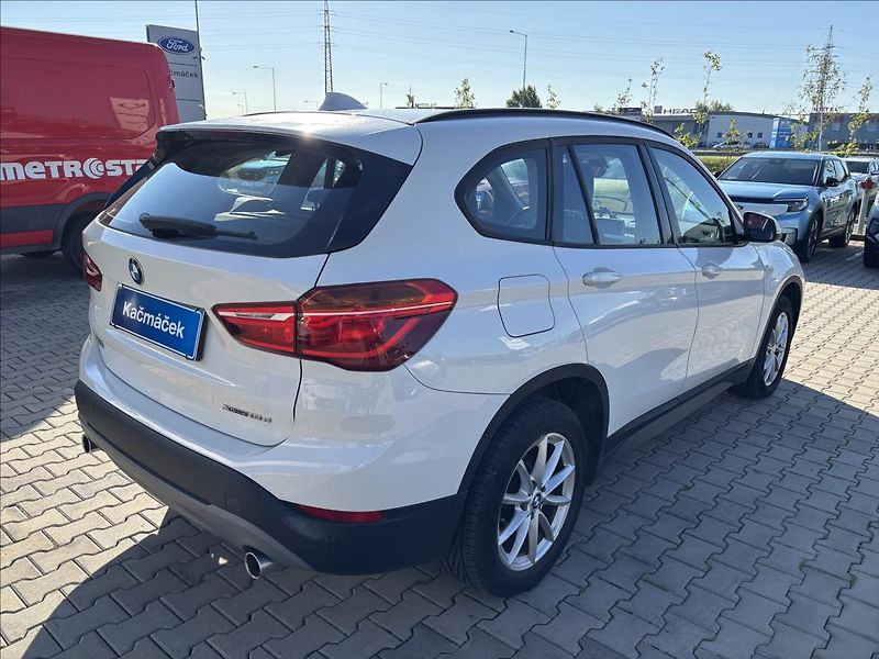 BMW X1 2,0 xDrive 18d 110kW - fotka 5 z 43