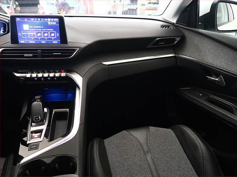 Peugeot 3008 (2017) Active 1.2 PureTech, Automat - fotka 8 z 18