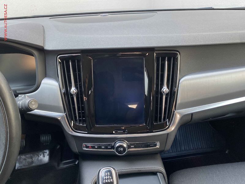 Volvo V90 (2018) 2.0d3, LED, světla - fotka 12 z 21
