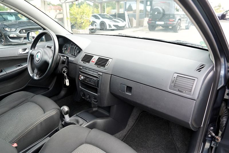 Škoda Fabia 1.4 16V Ambiente Combi 80PS - fotka 25 z 34