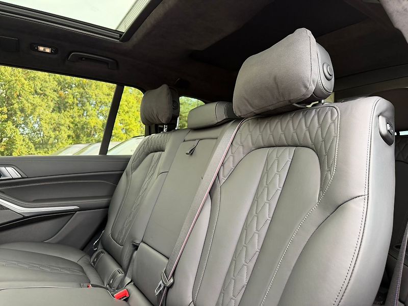 BMW X7 xDrive40d TOP stav - fotka 29 z 40