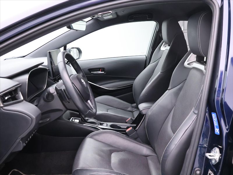 Toyota Corolla 2,0 HEV Executive Sport CZ DPH - fotka 12 z 38