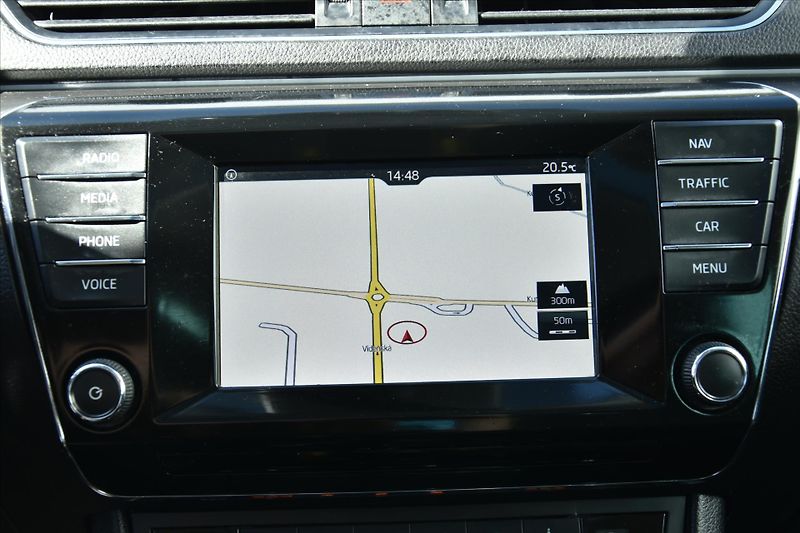 Škoda Superb 2.0TDi 140kW PANORAMA TAŽNÉ - fotka 17 z 27