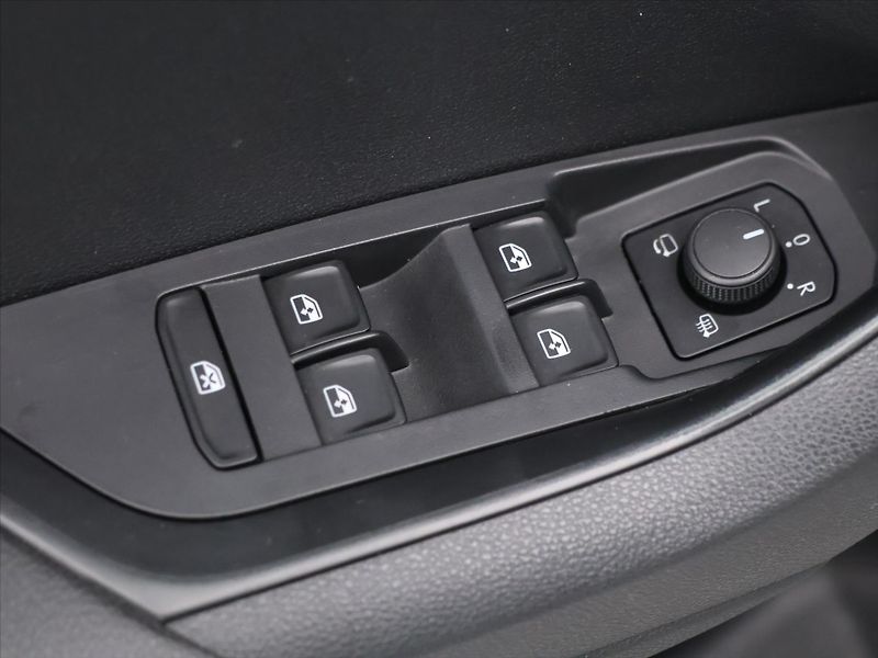 Škoda Karoq 1,5 TSI 110kW DSG Sportline - fotka 15 z 37