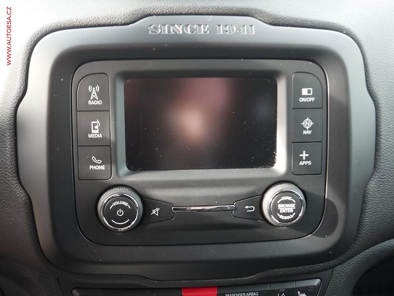 Jeep Renegade (2016) 1.4 MultiAir limited, ČR, AC - fotka 12 z 19