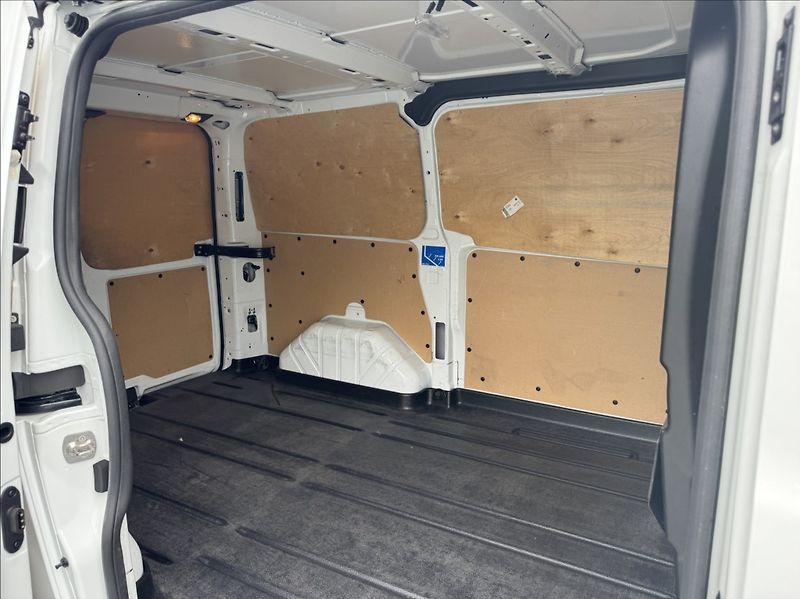 Ford Transit Custom 2,0 TDCi L1H1 DPH 1.maj ČR - fotka 20 z 50