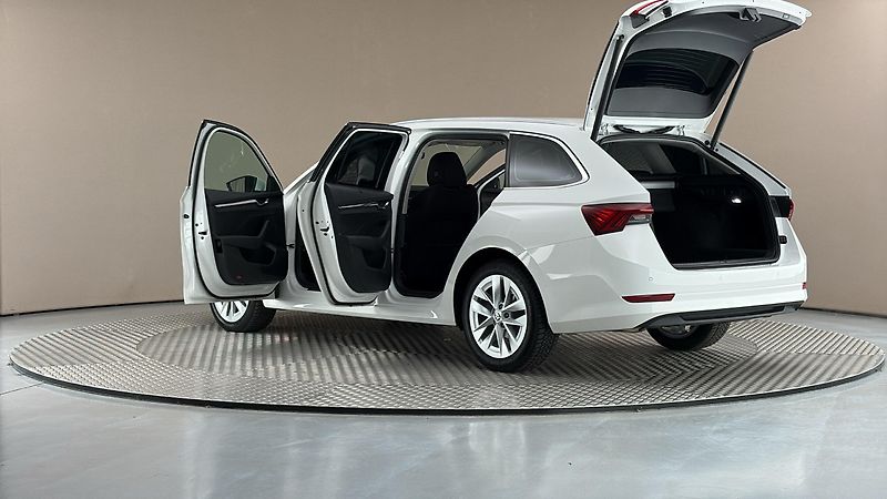 Škoda Octavia 2.0 TDI DSG Style Combi - fotka 7 z 25