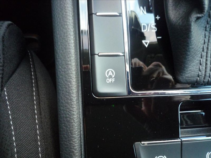 Škoda Superb 2,0 TDi 110kW,DSG,Nav,ACC,Výhř - fotka 12 z 38