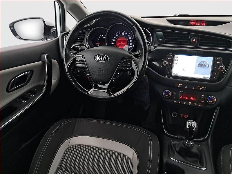 Kia Ceed (2016) 1.6 GDI, Navi, Tempomat - fotka 7 z 19