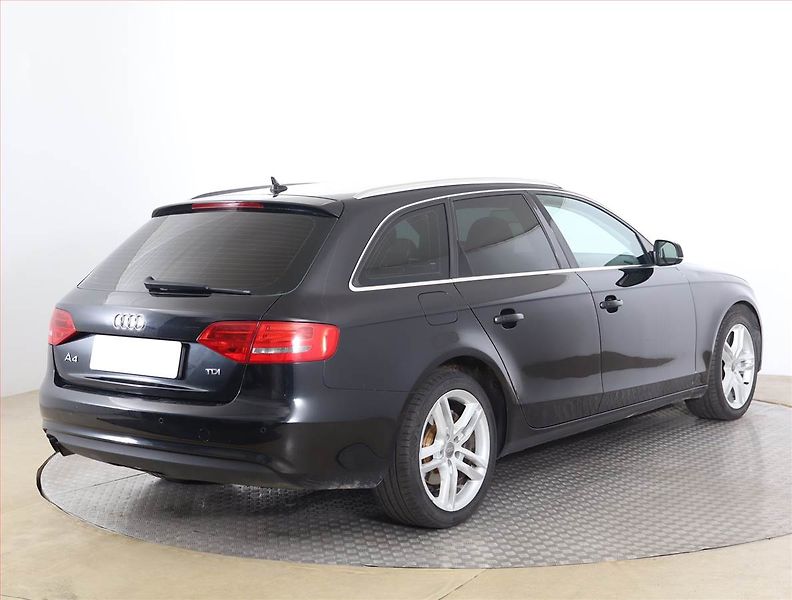 Audi A4 (2012) 2.0 TDI, Navi, Tempomat - fotka 5 z 16
