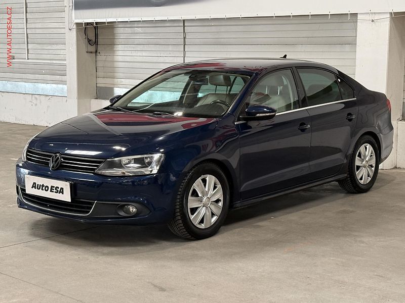 Volkswagen Jetta (2012) 1.4TSi, AC, výhřev sed - fotka 3 z 19