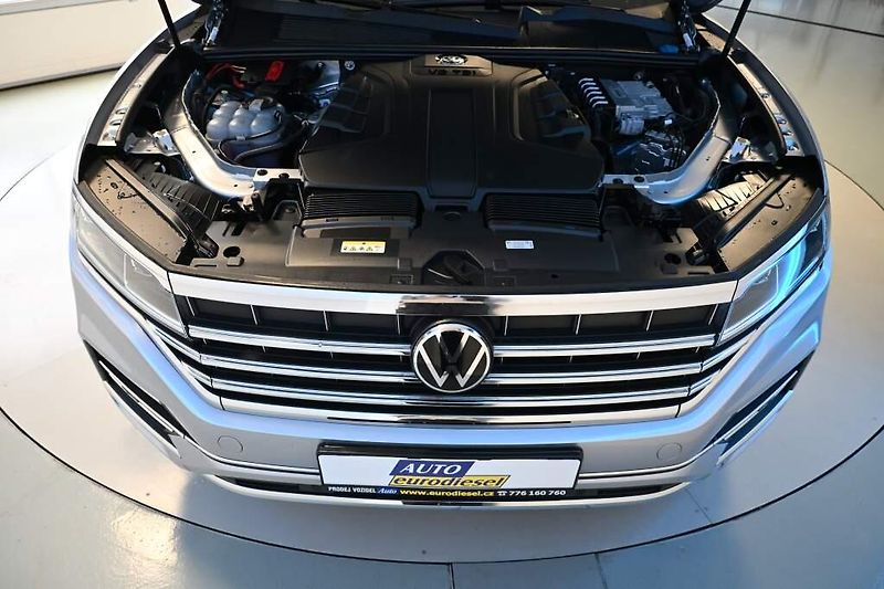 Volkswagen Touareg (2022) 3.0 4Motion LED ACC Vzduch Taž - fotka 31 z 34