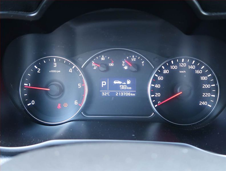 Kia Carens (2015) 1.7 CRDi, Automat, Tempomat - fotka 11 z 16