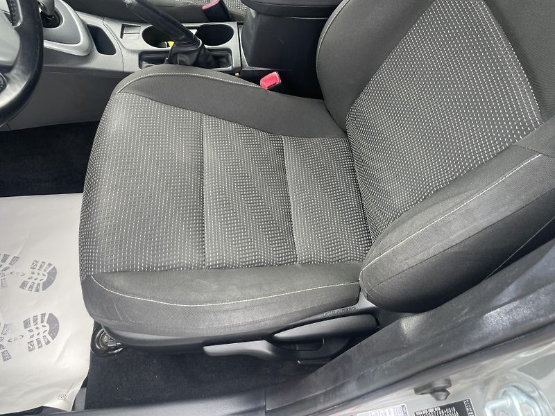 Toyota Auris 1.8i 16v HYBRID AUT SERVIS TOP - fotka 156 z 172