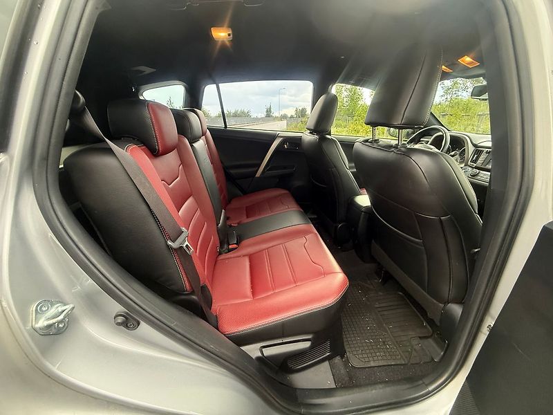 Toyota RAV4 Hybrid EXECUTIVE - fotka 15 z 16