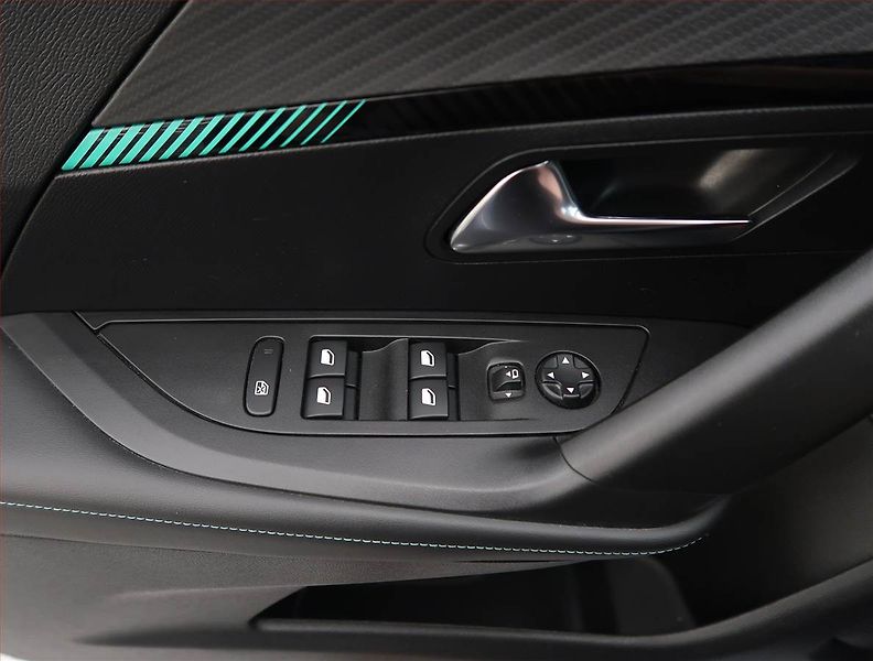 Peugeot 2008 (2022) Allure 1.2 PureTech, Automat - fotka 25 z 25