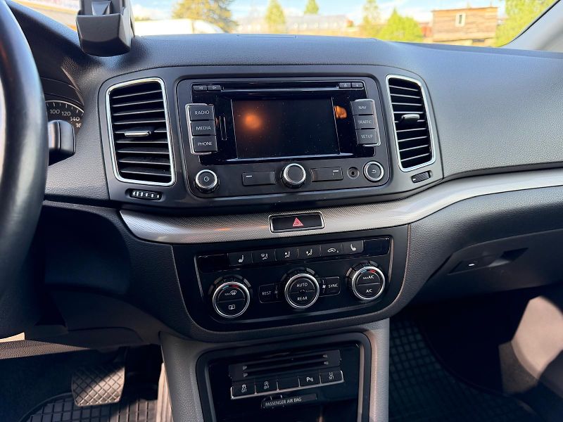 Volkswagen Sharan 2,0 TDI DSG Comfortline/servis - fotka 20 z 30
