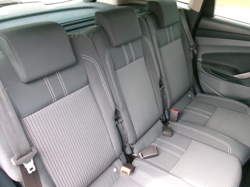 Ford C-MAX (2011) 2,0TDCi NAVI AC BT TEMP  - fotka 14 z 23
