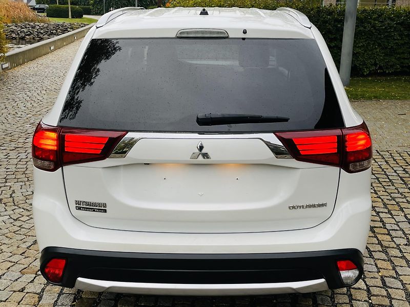 Mitsubishi Outlander 2.0i MANUÁL 1.MAJITEL SERVISKA - fotka 14 z 43