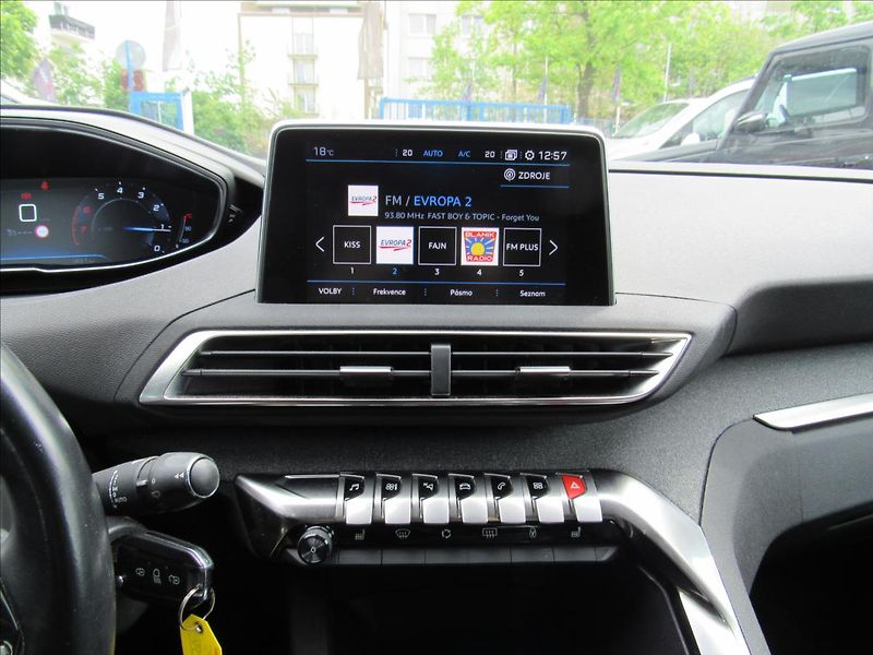 Peugeot 3008 1,2 96kW Allure 1.majitel - fotka 15 z 34