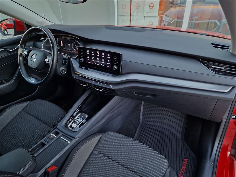 Škoda Octavia 2.0TDI DSG Ambition,ČR,1.Maj. - fotka 13 z 50
