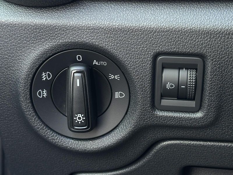 Škoda Fabia 1.0TSi 95PS LED V.Cockpit Clim - fotka 13 z 34
