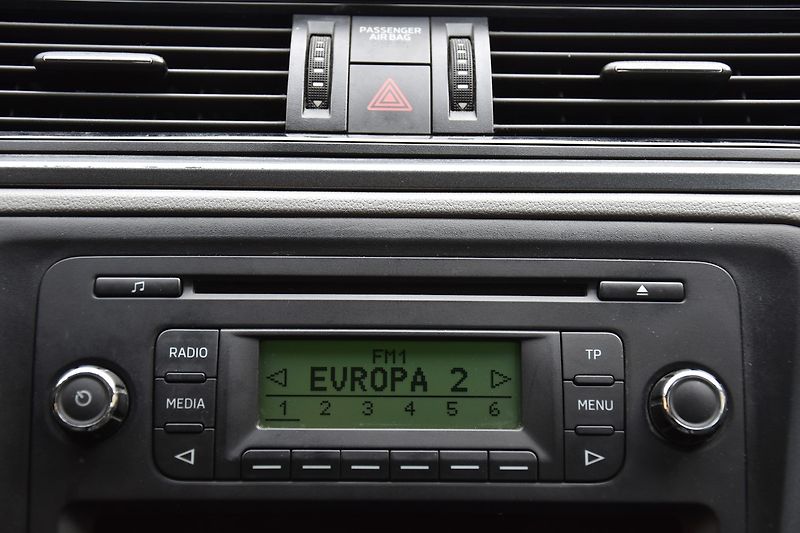 Škoda Rapid 1.6 TDi CR SPACEBACK STYLE - fotka 17 z 33