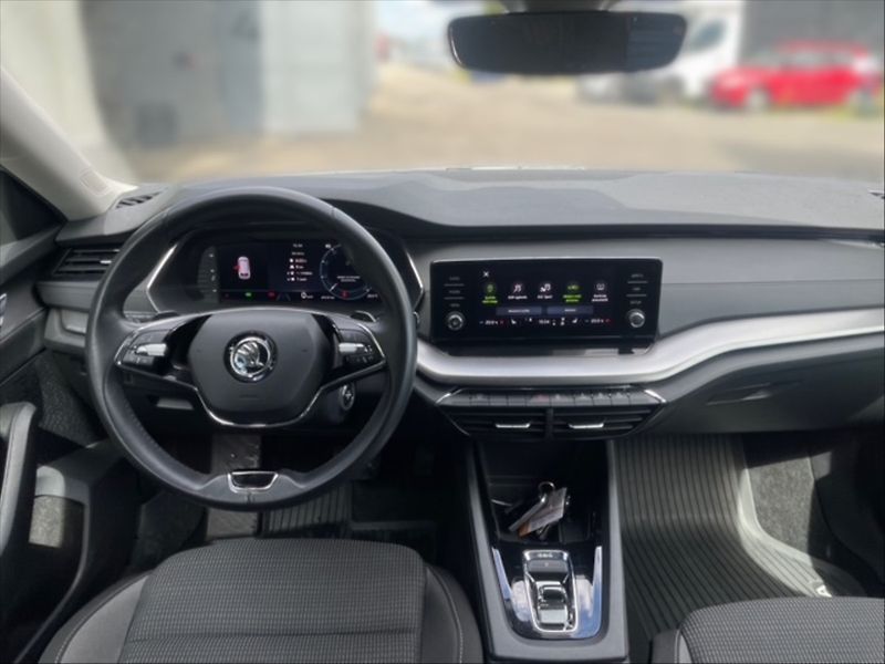 Škoda Octavia 2,0 TDI Ambition 4x4 DSG - fotka 9 z 11