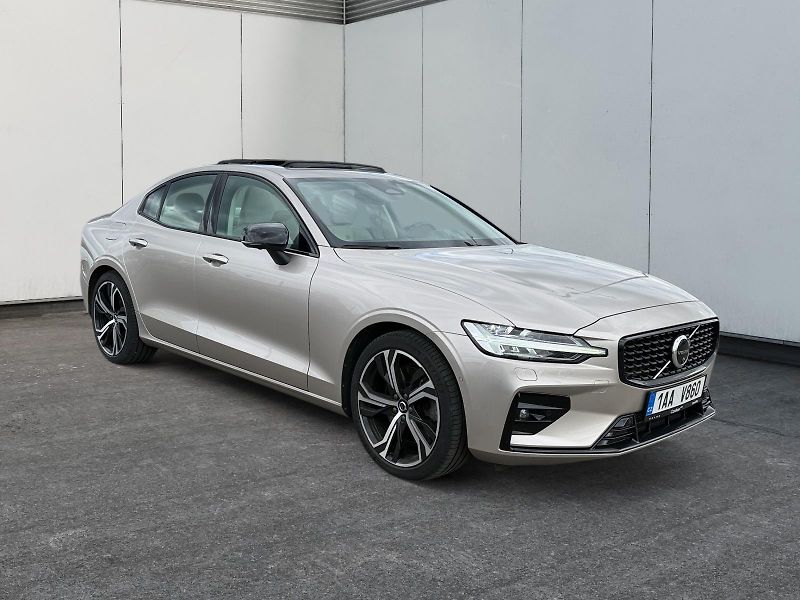 Volvo S60 (2023) ULTIMATE DARK B5 184kW AWD TAŽ - fotka 3 z 11