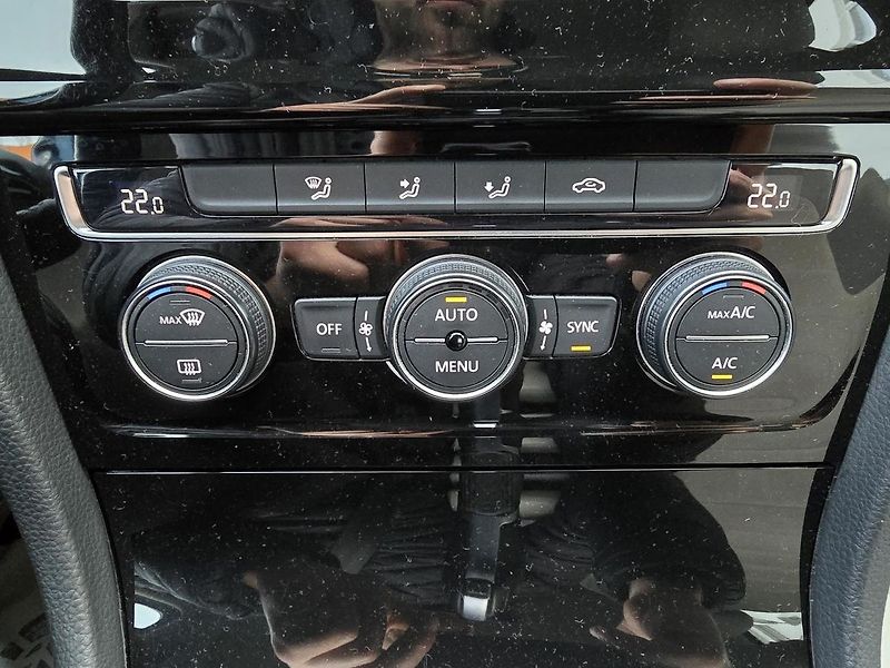 Volkswagen Golf 1.4TSi 110kW DSG HIGHLINE -DPH - fotka 15 z 38