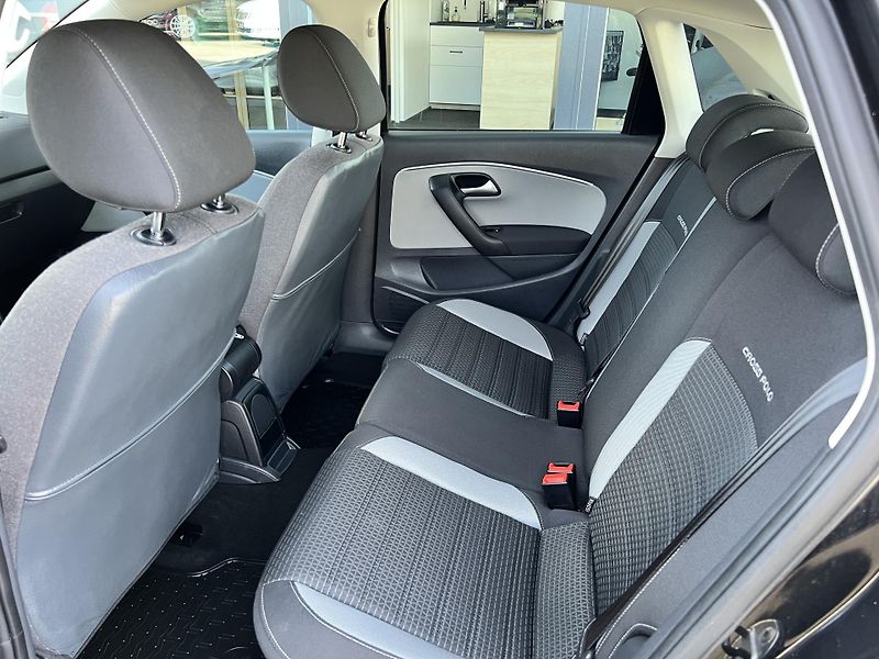 Volkswagen Polo Cross 1.0MPi 55kw TEMPOMAT ALU - fotka 26 z 49